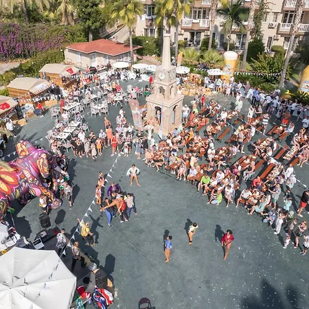 Club Paradiso & 5* אלאניה