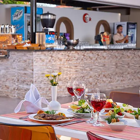 מלון Club Paradiso &